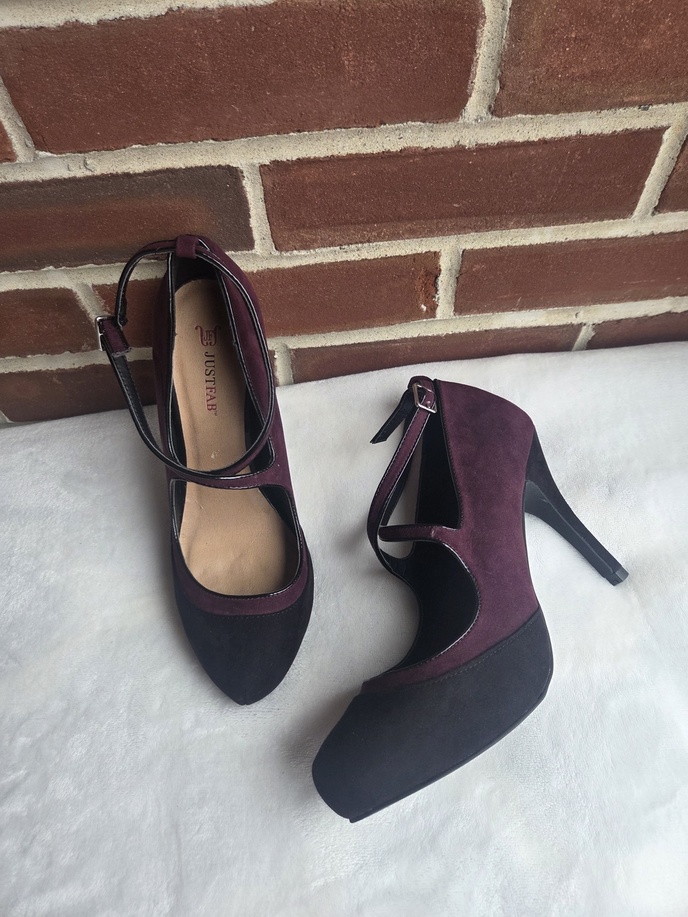 JustFab Women’s 7.5 Burgundy Black Pointed Toe Platform Strappy Pumps